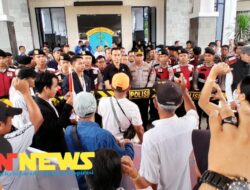Dugaan Korupsi Dana Desa, Warga Tanjung Batu Gelar Aksi Massa di Kantor Bupati OKI – Beri Ultimatum 14 Hari!