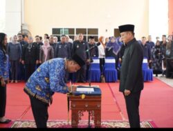 197 PNS OKU Timur Dilantik, Bupati Enos Tegaskan Pengabdian Ikhlas dan Tanpa Diskriminasi