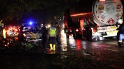 Sigap! Polres Langkat Evakuasi Pohon Tumbang di 4 Titik, Lalu Lintas Jalinsum Kembali Normal
